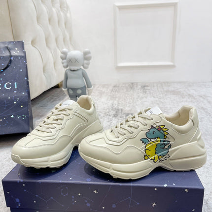 GG RHYTON TRAINER WHITE LAMBSKIN WITH SKY DINO MOTIF