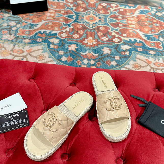 FLAT SLIPPERS IN BEIGE CREAM LAMBSKIN AND WOVEN WITH LOGO