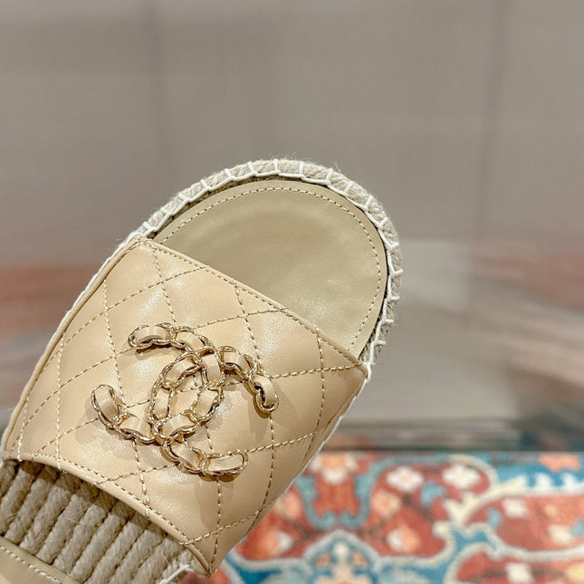 FLAT SLIPPERS IN BEIGE CREAM LAMBSKIN AND WOVEN WITH LOGO