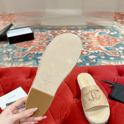 FLAT SLIPPERS IN BEIGE CREAM LAMBSKIN AND WOVEN WITH LOGO