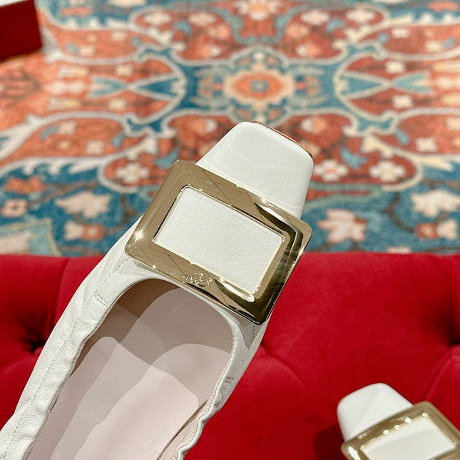 BELLE VIVIER BALLERINAS IN WHITE SHINY LAMBSKIN GOLD PATENT SQUARE BUCKLE