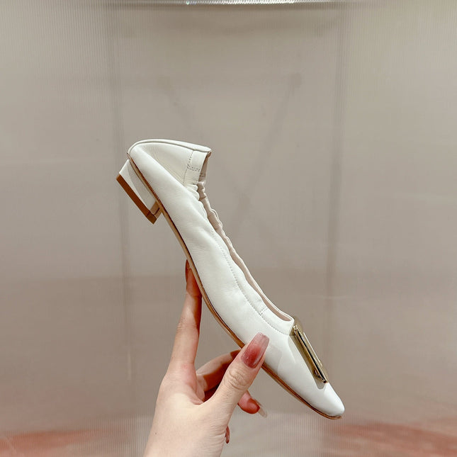 BELLE VIVIER BALLERINAS IN WHITE SHINY LAMBSKIN GOLD PATENT SQUARE BUCKLE