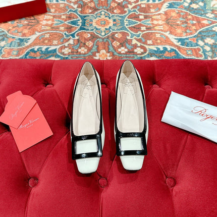 TROMPETTE BALLERINAS IN WHITE SHINY CALFSKIN BLACK SQUARE BUCKLE