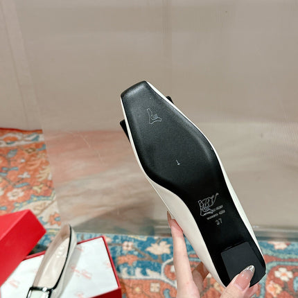 TROMPETTE BALLERINAS IN WHITE SHINY CALFSKIN BLACK SQUARE BUCKLE