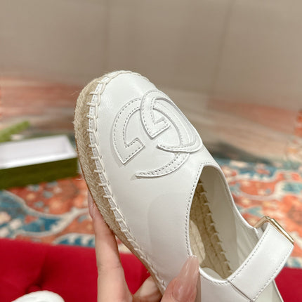 GG CROSS STRAP FLAT SHOES IN WHITE CALFSKIN WITH STRAW SOLE