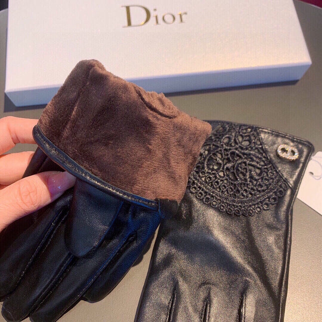 GLOVES WITH LACE TRIM IN BLACK LAMBSKIN 146816