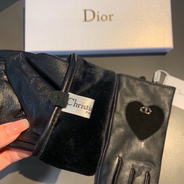 GLOVES WITH HEART ICON IN BLACK LAMBSKIN 378834