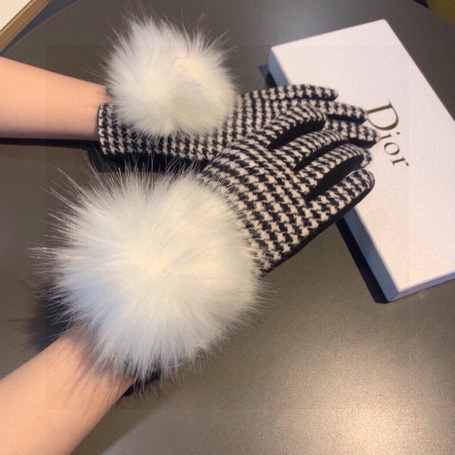 CD WOOL GLOVES WITH FOX FUR BALL BLACK MIX WHITE 397065