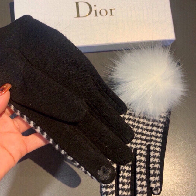 CD WOOL GLOVES WITH FOX FUR BALL BLACK MIX WHITE 397065