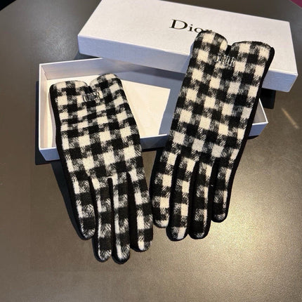 PLAID GLOVES IN BLACK MIX WHITE WOOL 405940