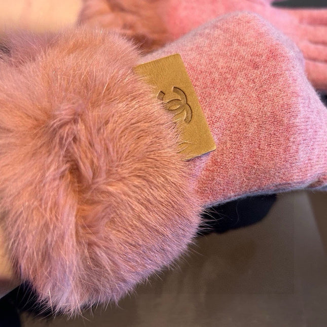 GLOVES IN FLAMINGO PINK WOOL AND RABBIT FUR 420534