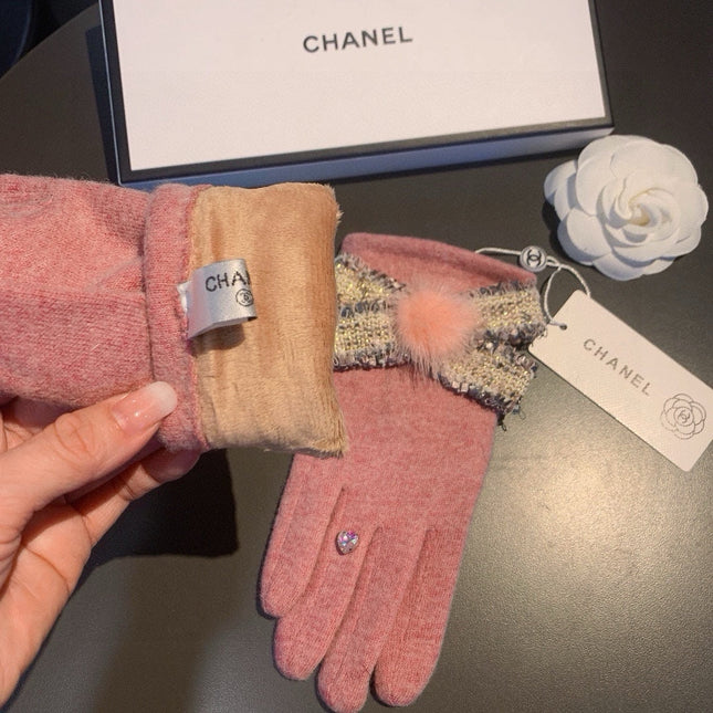 GLOVES IN FLAMINGO PINK WOOL 420537
