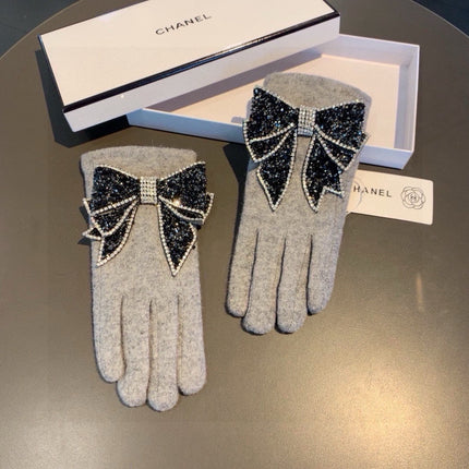 GLOVES IN DOVE GRAY WOOL WITH RHINSTONES 429246