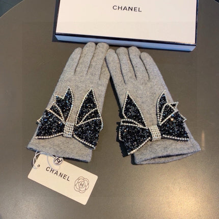 GLOVES IN DOVE GRAY WOOL WITH RHINSTONES 429246