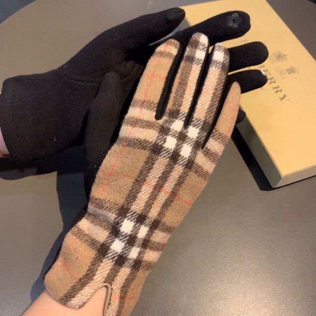 GLOVES IN CAMEL BEIGE AND BLACK WOOL 448244