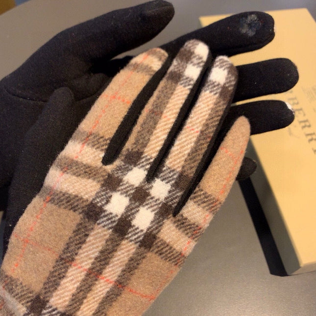 GLOVES IN CAMEL BEIGE AND BLACK WOOL 448244