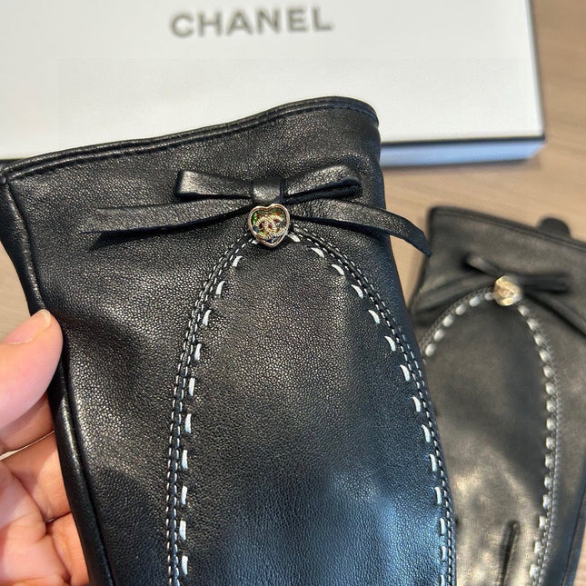 GLOVES IN BLACK LAMBSKIN 456336