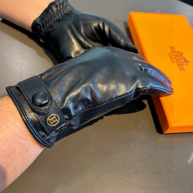 GLOVES WITH BUTTON IN BLACK SHEEPSKIN WITH LAMB FUR LINING
