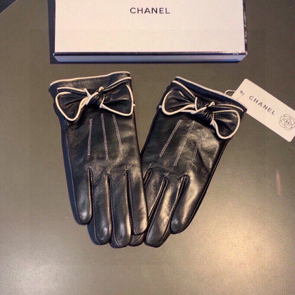GLOVES IN BLACK LAMBSKIN 462262
