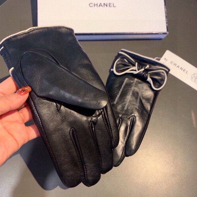GLOVES IN BLACK LAMBSKIN 462262