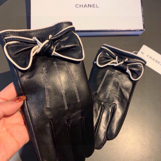 GLOVES IN BLACK LAMBSKIN 462262