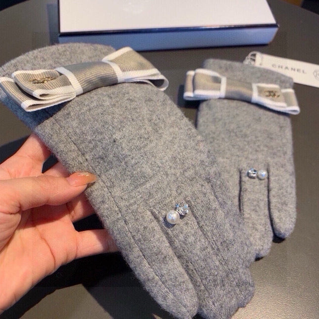 CC GLOVES IN PALE GRAY WOOL WITH BOW 463856