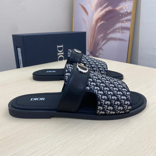 CD SYMBOL SLIDE CUT SANDAL BLACK AND WHITE JACQUARD