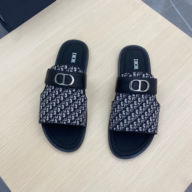 CD SYMBOL SLIDE CUT SANDAL BLACK AND WHITE JACQUARD