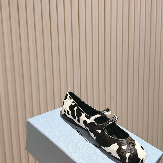 PRADA 25S CRYSTAL EMBELLISHED BALLERINA IN WHITE AND BLACK FUR