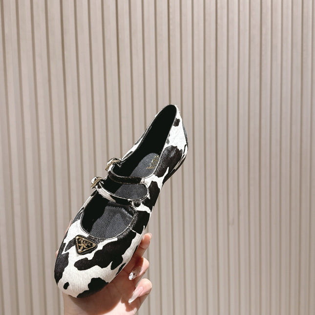 PRADA 25S CRYSTAL EMBELLISHED BALLERINA IN WHITE AND BLACK FUR