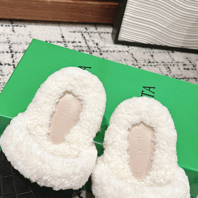 REGGIE SLIPPER IN BLACK SUEDE AND SHEARLING LINING