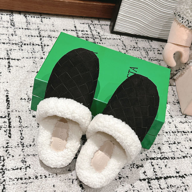 REGGIE SLIPPER IN BLACK SUEDE AND SHEARLING LINING