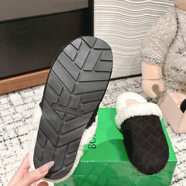 REGGIE SLIPPER IN BLACK SUEDE AND SHEARLING LINING