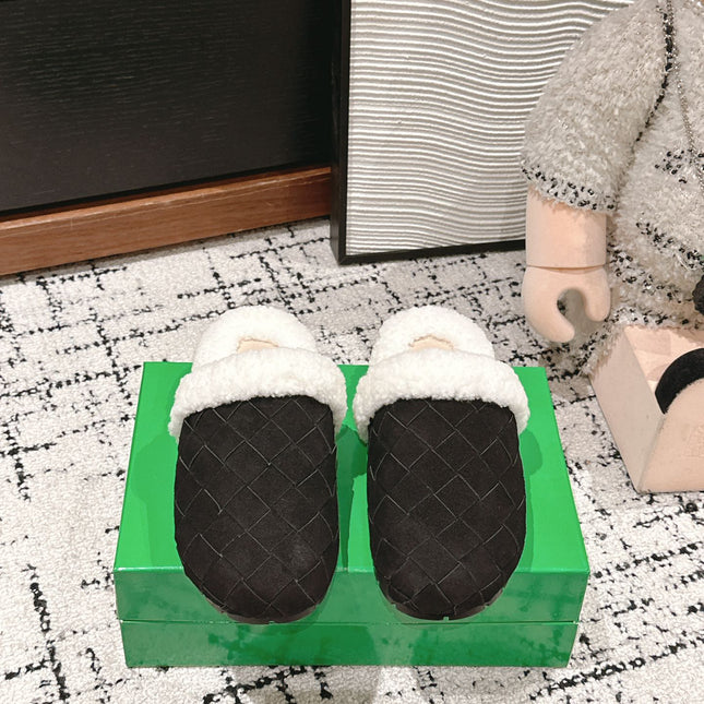REGGIE SLIPPER IN BLACK SUEDE AND SHEARLING LINING