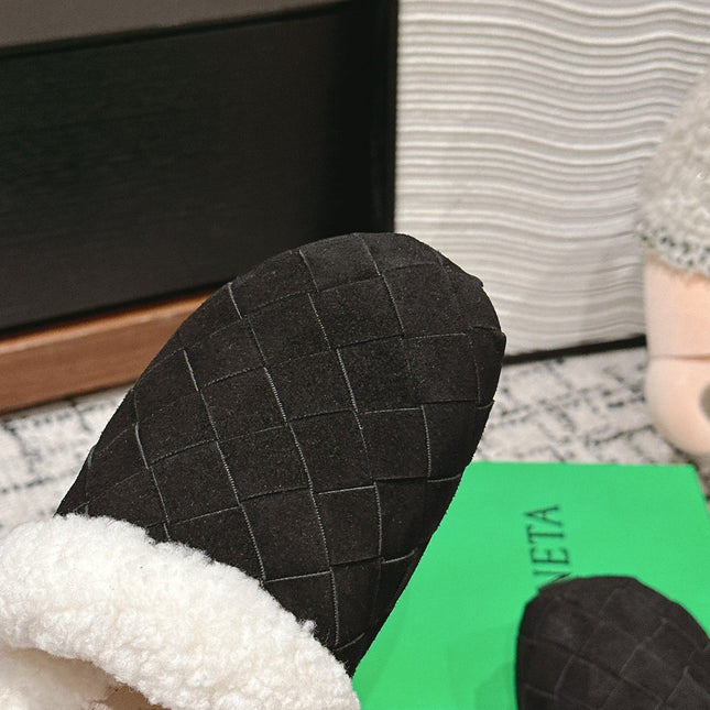 REGGIE SLIPPER IN BLACK SUEDE AND SHEARLING LINING