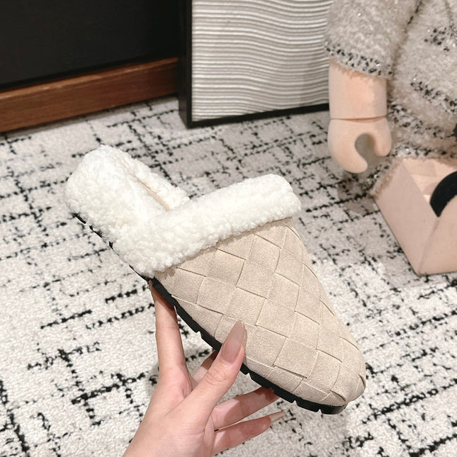 REGGIE SLIPPER IN BEIGE SUEDE AND SHEARLING LINING