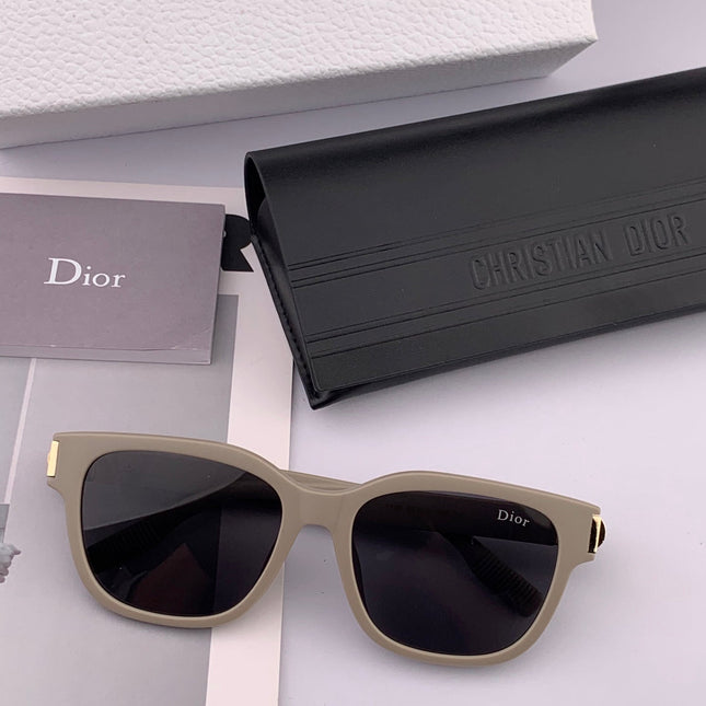 MONTAIGNE SUNGLASS CD6113 IN ACETATE