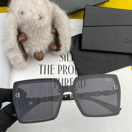 MONTAIGNE SUNGLASS CD5302 IN ACETATE EMBOSSED LOGO