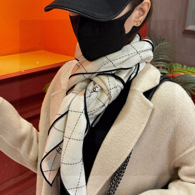 CHANEL 25S SCARF 140 IN SILK 735801