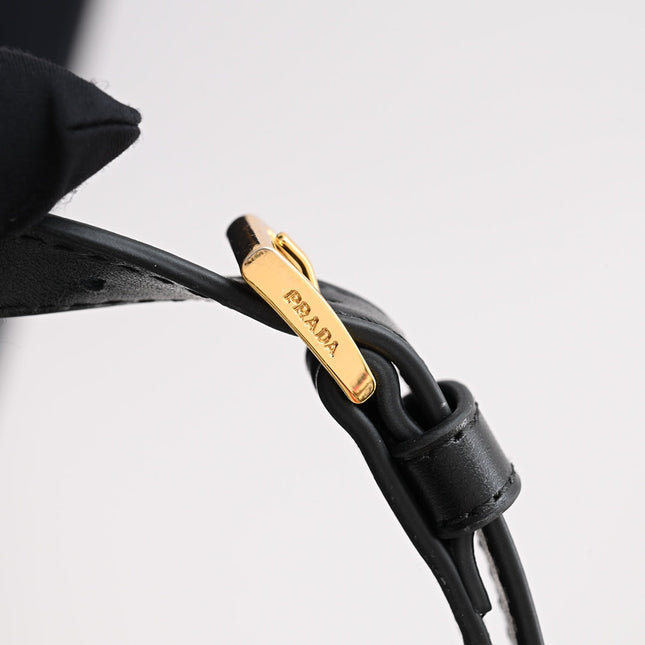 DUMPLING BAG 30 IN BLACK CALFSKIN