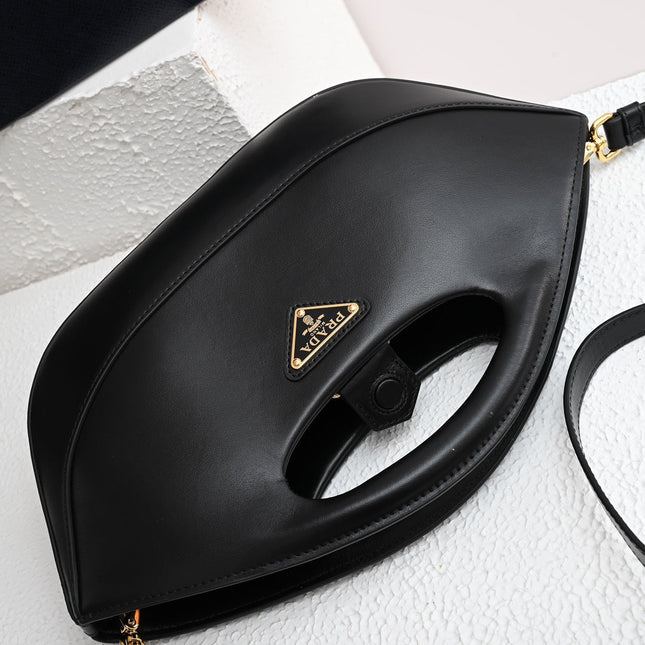 DUMPLING BAG 30 IN BLACK CALFSKIN