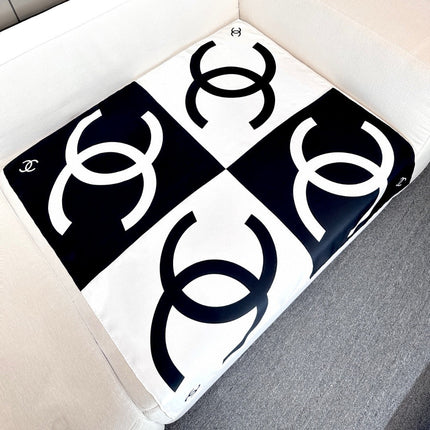 CHANEL 25S SCARF 90 IN SILK 643202