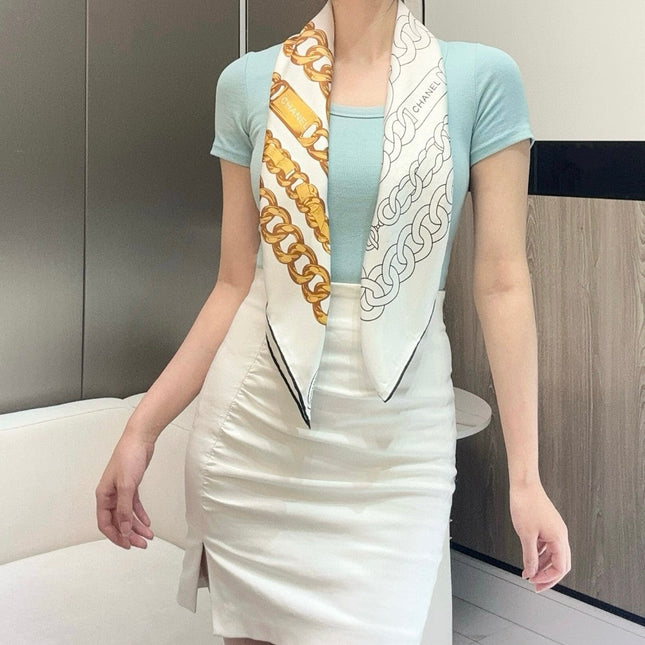 CHANEL 25S SCARF 90 IN SILK 729043