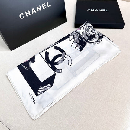 CHANEL 25S SCARF 90 IN SILK 718599