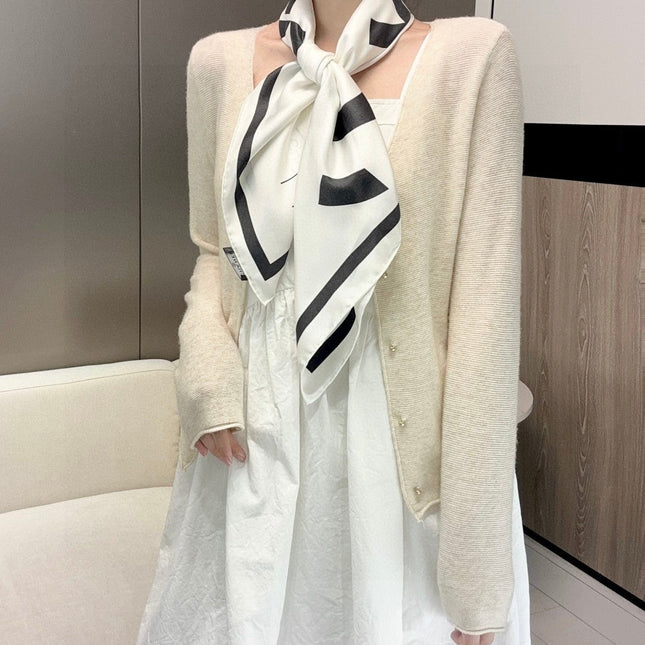 CHANEL 25S SCARF 90 IN SILK 732131