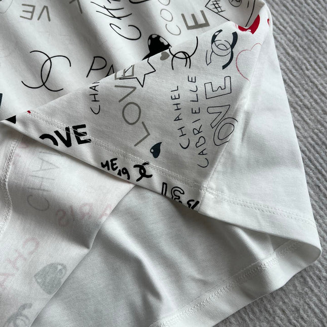 CHANEL OFF-WHITE LOGO PRINT T-SHIRT