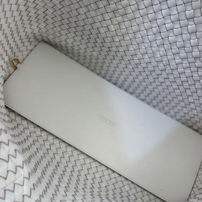 SMALL CABAT 33 IN WHITE LAMBSKIN