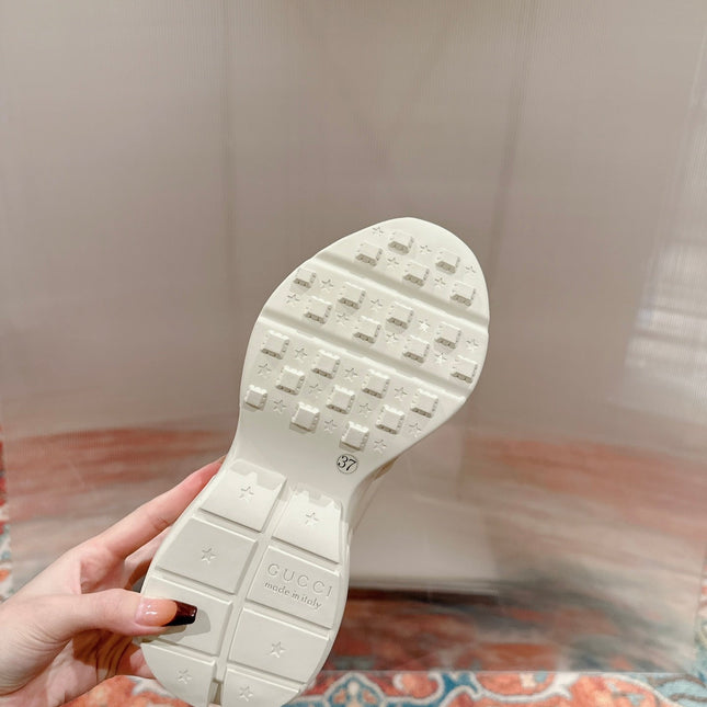 GG RHYTON TRAINER WHITE CALFSKIN WITH NAVY LOGO