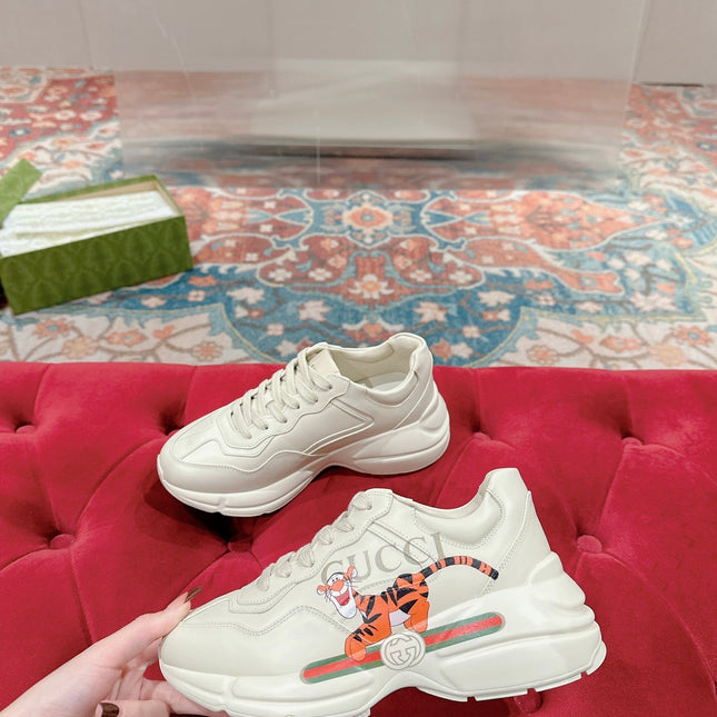 GG RHYTON LOGO TRAINER WHITE CALFSKIN WITH TIGER MOTIF