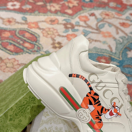 GG RHYTON LOGO TRAINER WHITE CALFSKIN WITH TIGER MOTIF